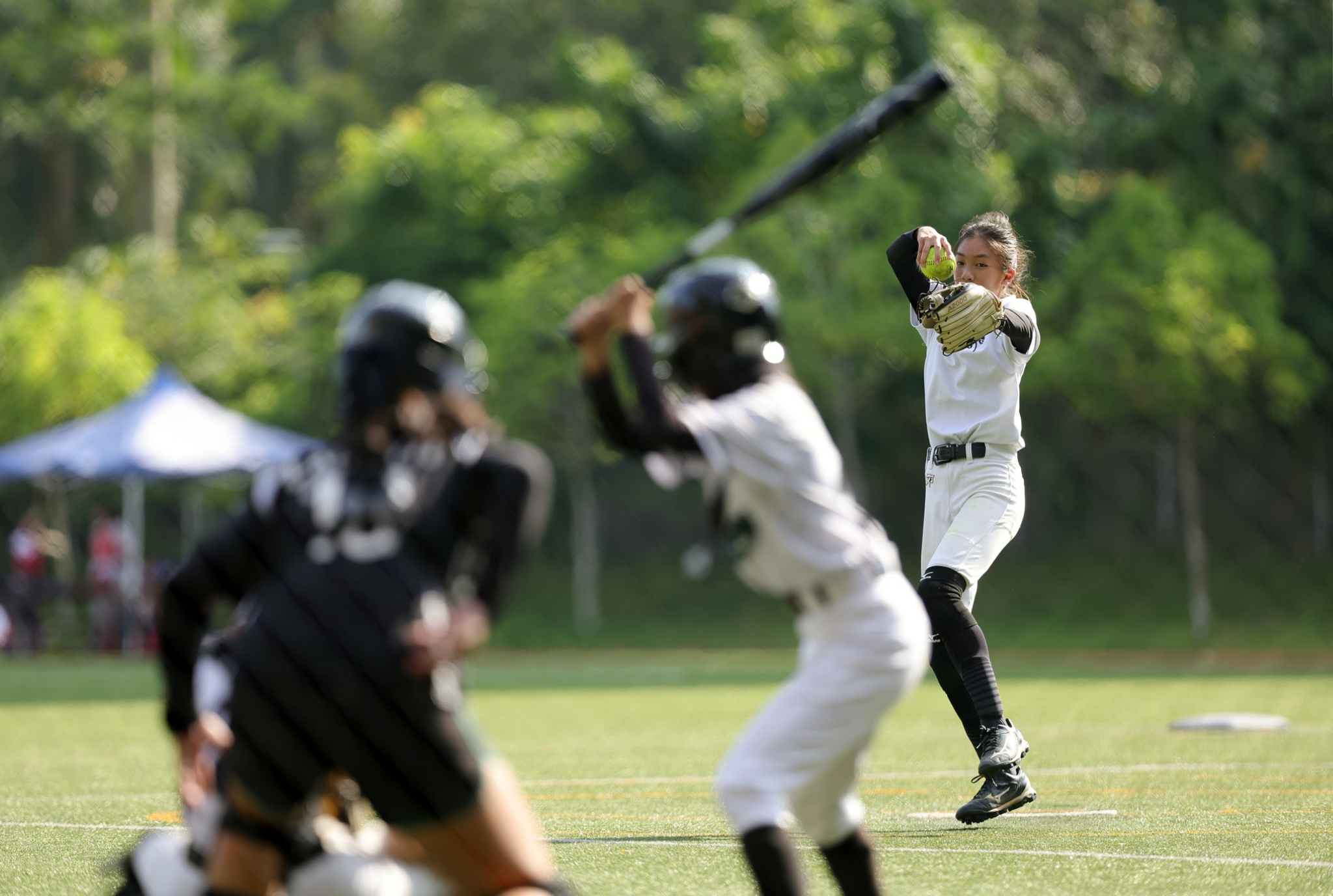 Image of Nanyang girls playing Softball